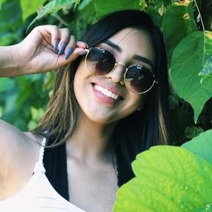 Meet your Posher, Adriana